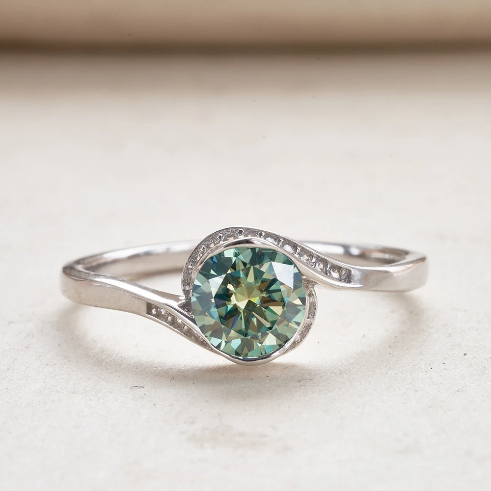 JoyceJelly 1CT Moissanit-Ring, 925er-Sterlingsilber-Schmuck für Damen, D-Farbe, VVS1, runder, im Labor hergestellter, glänzender Diamant-Ehering. – Detail 16