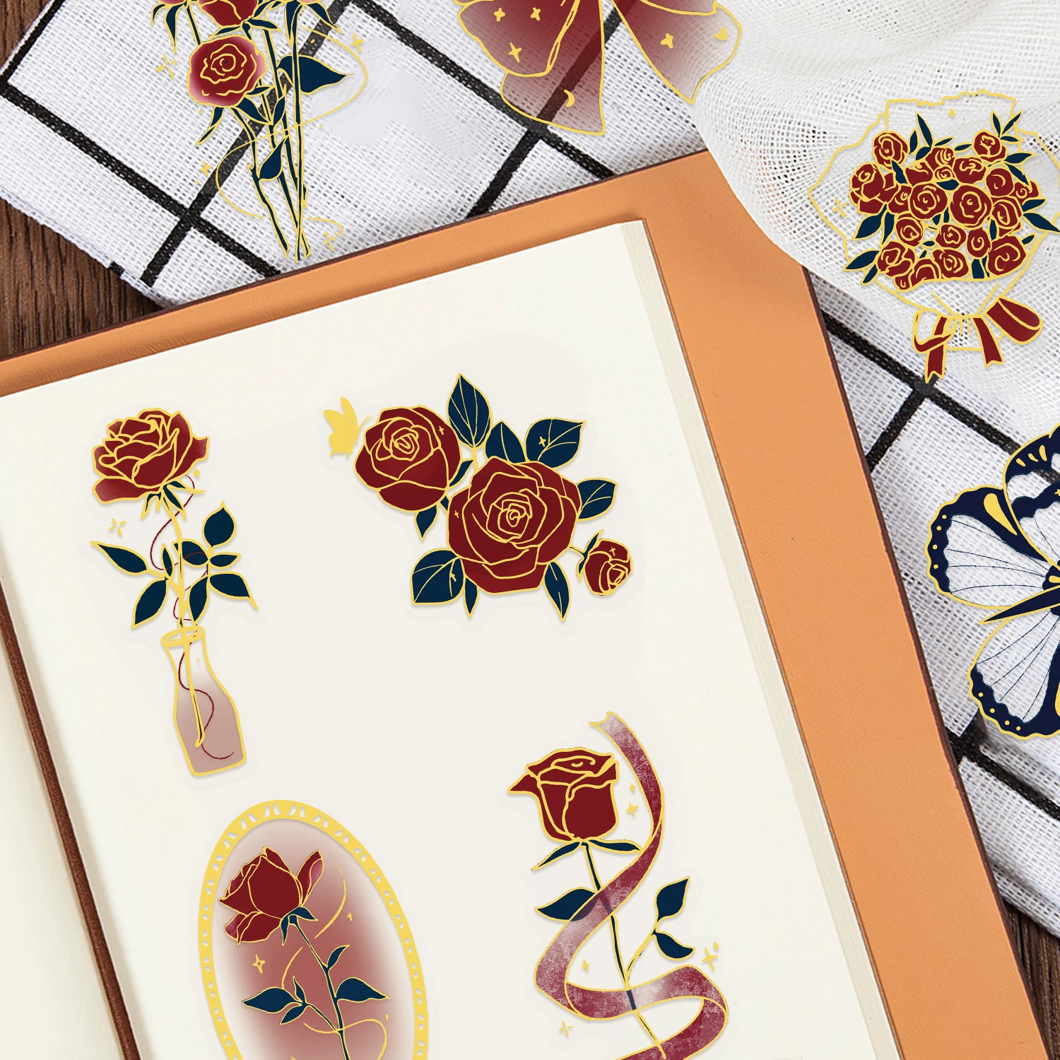 สติกเกอร์ตกแต่งโน้ตบุ๊กลายดอกกุหลาบวินเทจ 50 ชิ้น ปั๊มฟอยล์ร้อน ใส กันน้ำ สำหรับตกแต่งแล็ปท็อป โทรศัพท์มือถือ และกระเป๋าเดินทาง