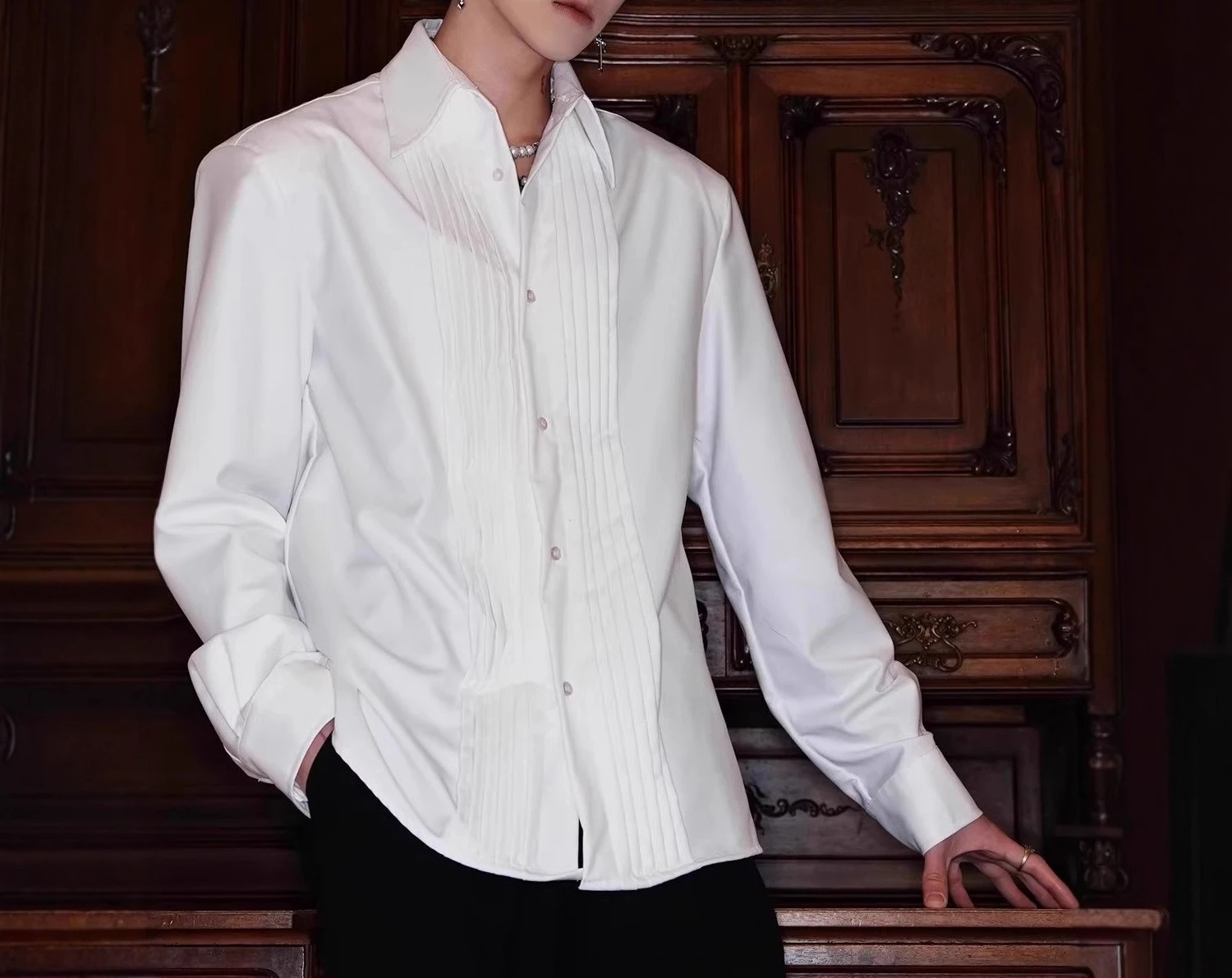 Men's Retro Palace Style Pleated Shirt Long-sleeved Niche Design Simple Internet Celebrity Temperament Shirt Fashion