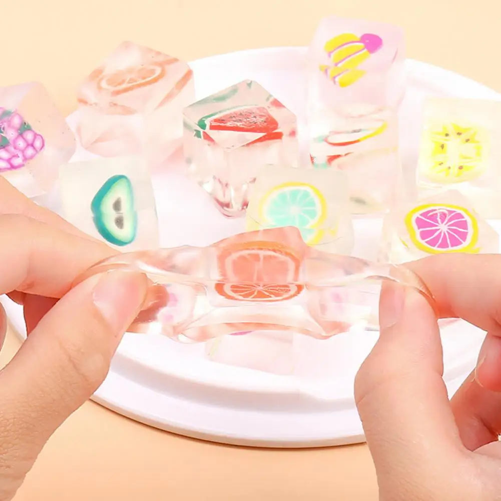 Tpr Giocattolo per cubetti di ghiaccio Set di giocattoli da spremere per cubetti di ghiaccio per frutta per alleviare lo stress Kit di giocattoli per cubetti di frutta per cartoni animati per bambini Adolescenti Adulti Morbido Tpr