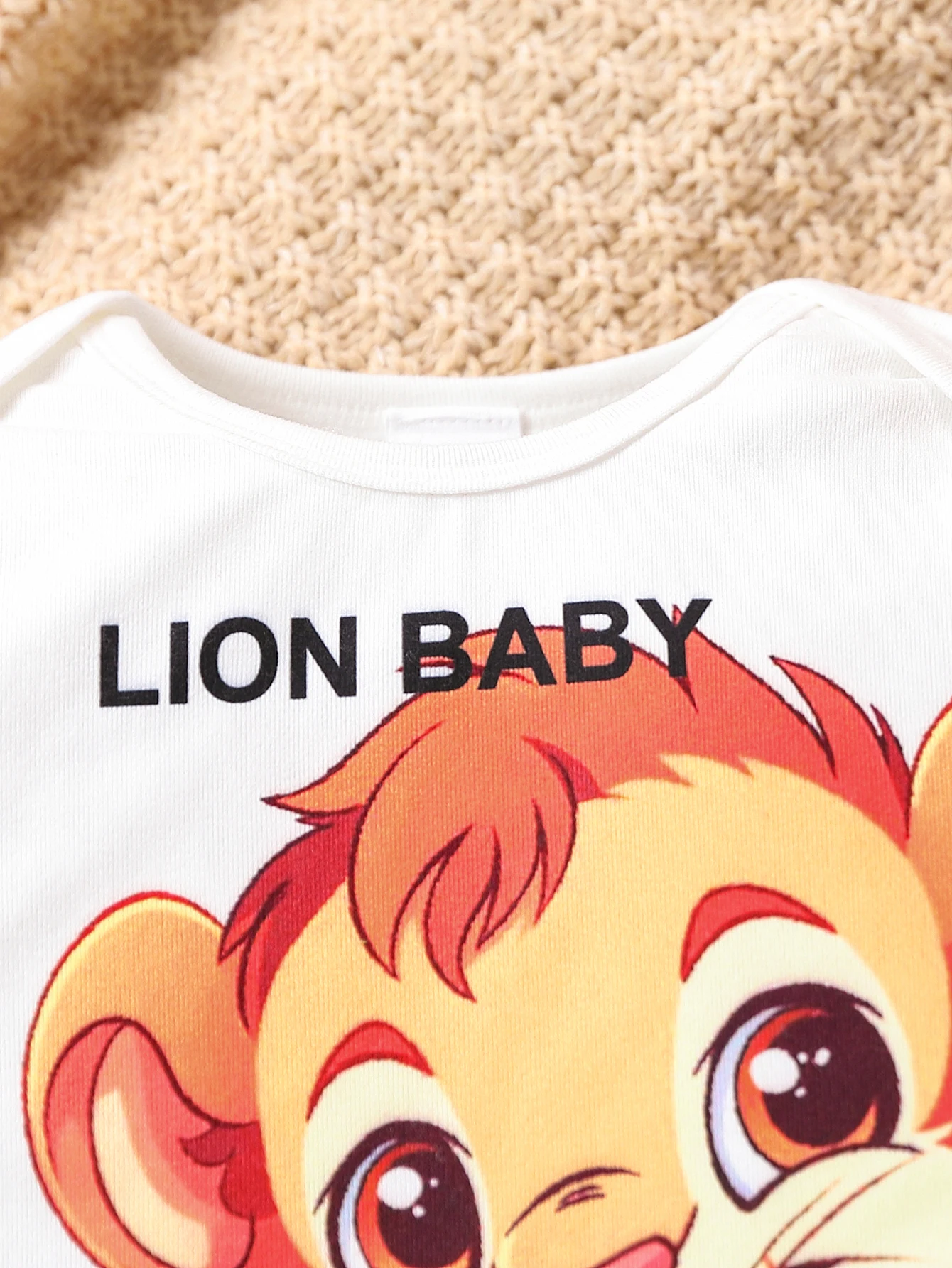 Two piece male baby casual cute lion print round neck long sleeved jumpsuit and orange plush shoulder strap pants set