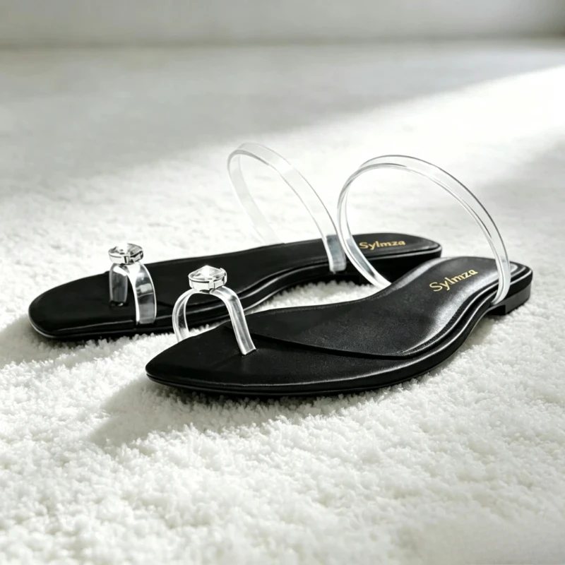 Unique Crystal Detail Clip Toe Flip Flops Women Fashion Round Toe Clear PVC Sandals for Ladies Summer Holiday Beach Slippers