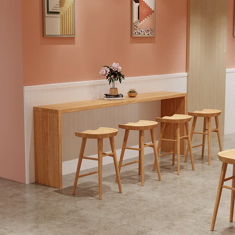 Простой и модный обеденный стол