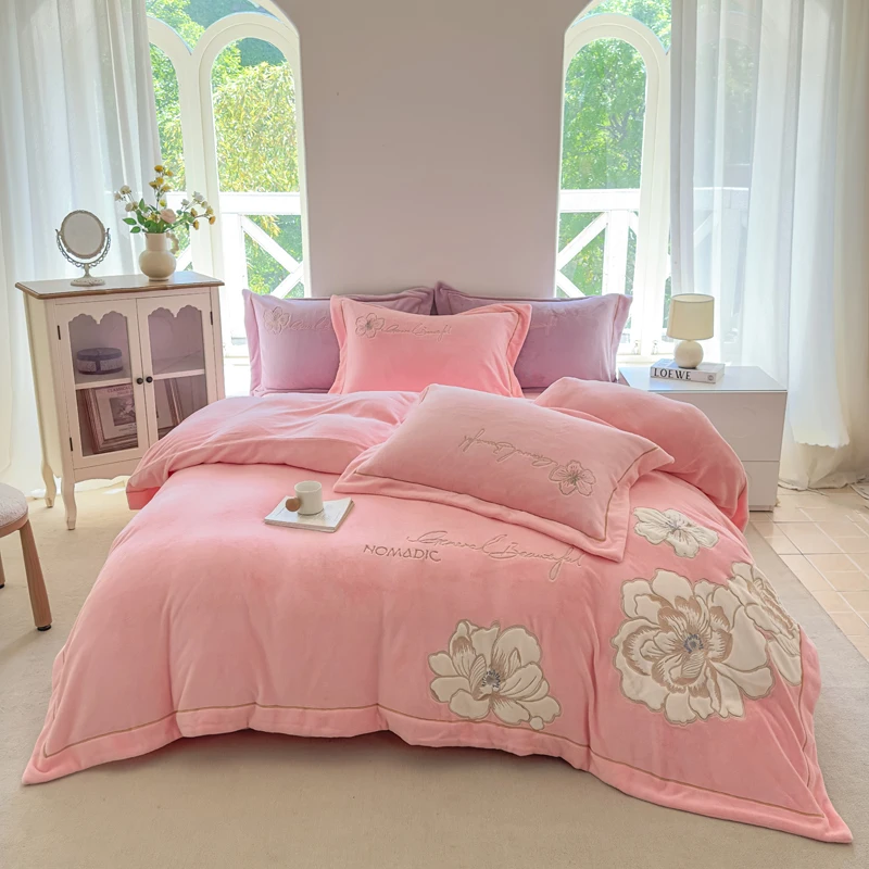 

Wholesale Coral Velvet Milk Velvet Bed Sheets Duvet Covers Flannel Bedding Four Piece Set