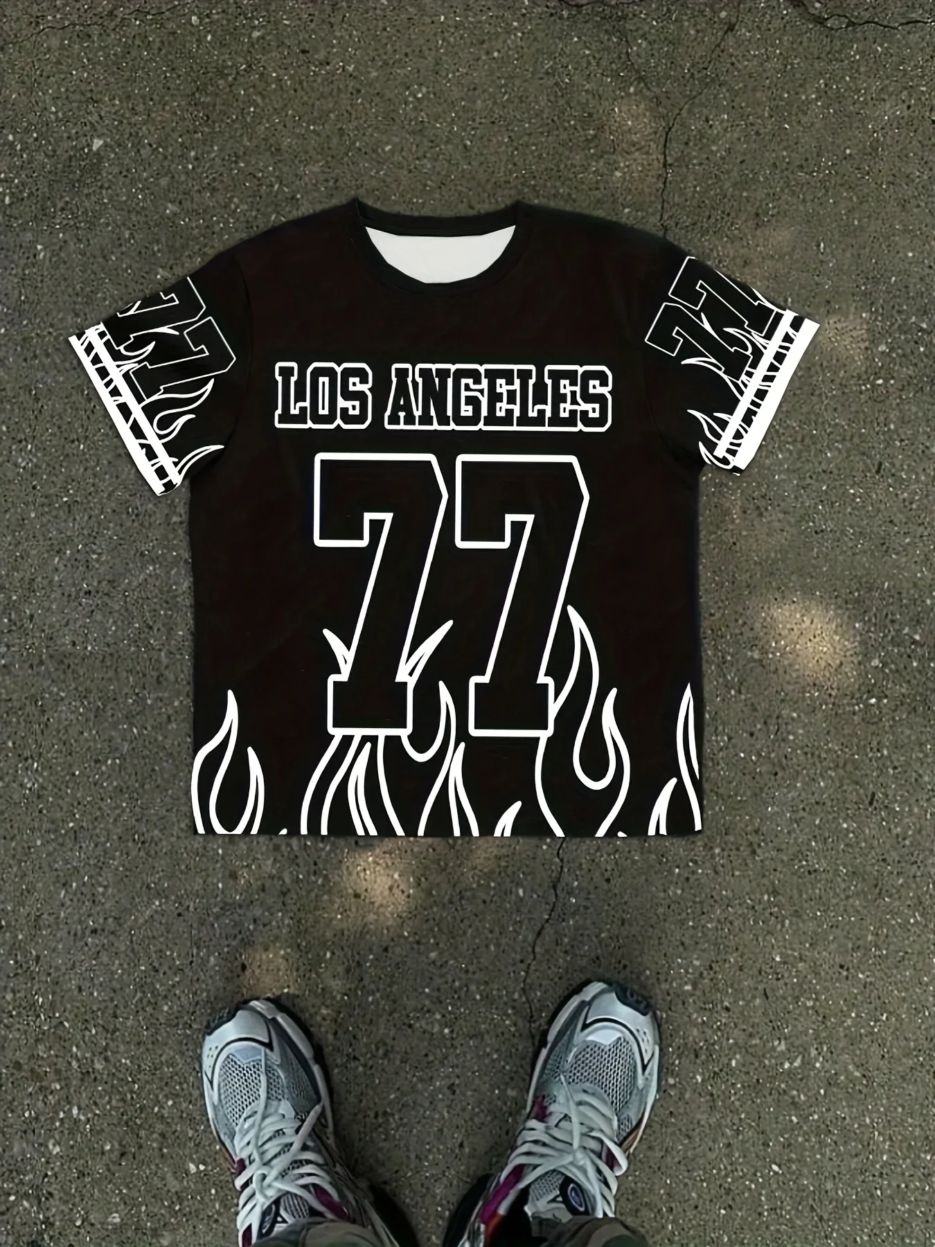 تي شيرت برسومات لوس أنجلوس 77 للرجال - تي شيرت أسود ملابس الشارع مع لهب أبيض وطباعة أرقام وأكمام قصيرة ورقبة دائرية #2