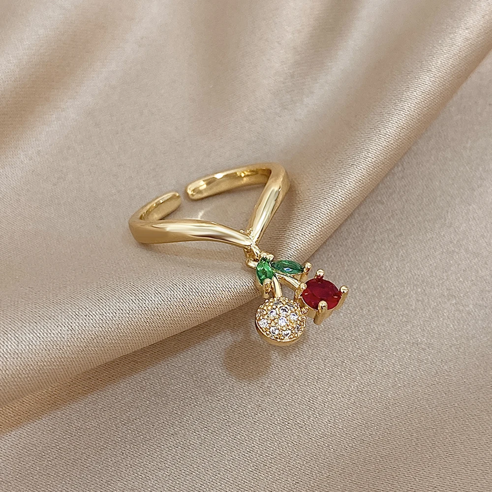 Niedlicher, süßer, eingelegter roter Zirkon in Kirschform aus Edelstahl mit Metallringen, schöner Fruit-Kirsch-Fingerring für Frauen und Mädchen – Detail 6