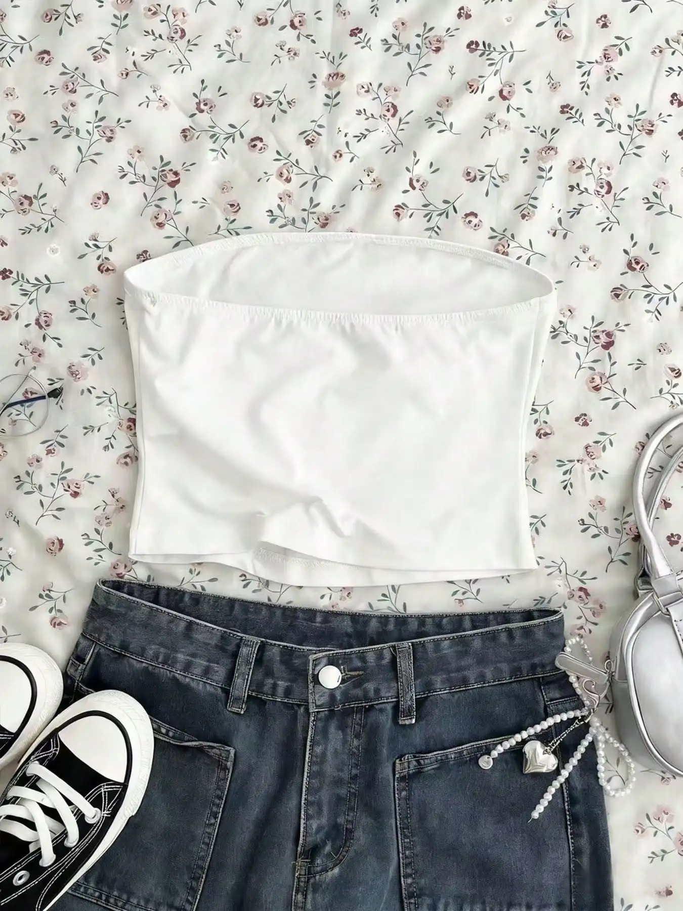 Hot Girl Bandeau Tops: Summer Must-Haves for the Hot Sun