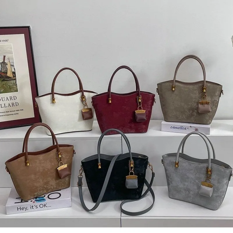 

Classic Popular Elegant Leather Handbag, Women's Shoulder Bag with Crossbody Option, Designed by Famous Luxury Designer