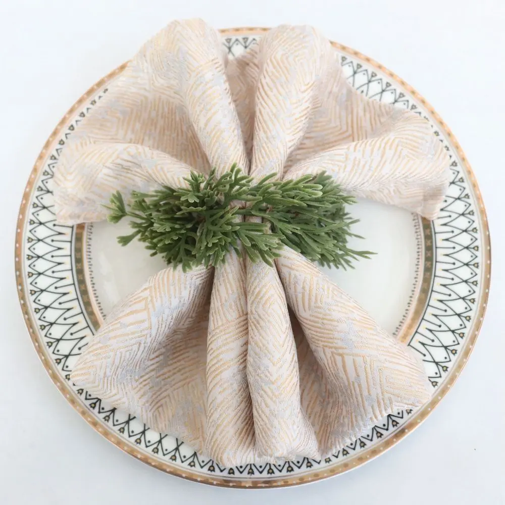 Christmas Decorative Napkin Ring Burgundy Velvet Pine Cone Wreath Candle Holder For Holiday Home Dining Table Setting Decor