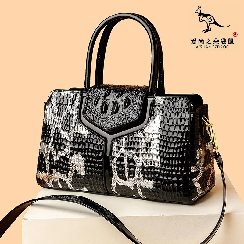 

2025 New Women's Shoulder Bag Korean Version Versatile Messenger Bag Texture Trendy Underarm Bag Handbag Fashion Women's Bag