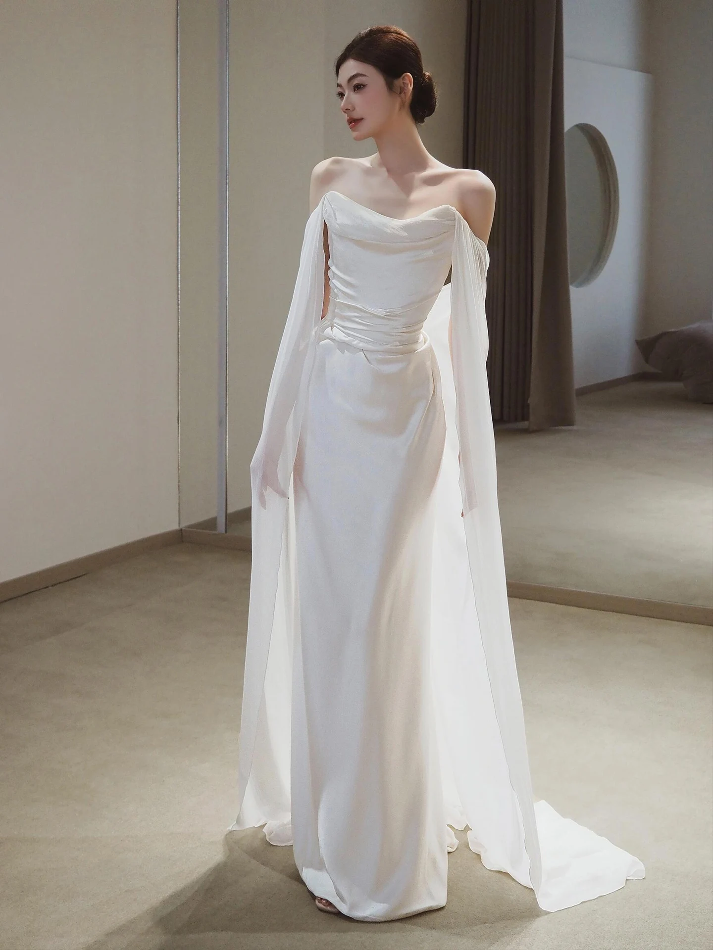 

Элегантное атласное свадебное платье с одним плечом, длинным шлейфом и силуэтом «рыбий хвост» для помолвки и утренней свадебной церемонии