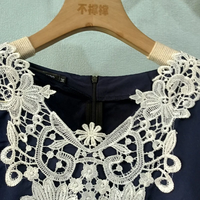 Fashion casual lace V-neck half sleeve niche unique 2023 new style women's clothing dresses