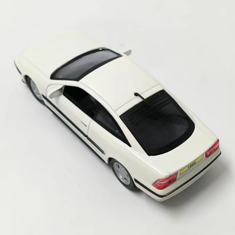 Delprado 1:43 Scale 1995 Opel New Alloy Die-casting Vehicle Model Without Packaging Collectible Gift Toy Car Model