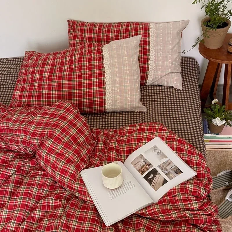 INS Girls Retro Red Grid Bedding Sets 2025 New Lace Bed Sheet Set Women Plaid Queen Size Duvet Cover Sets With Pillowcases