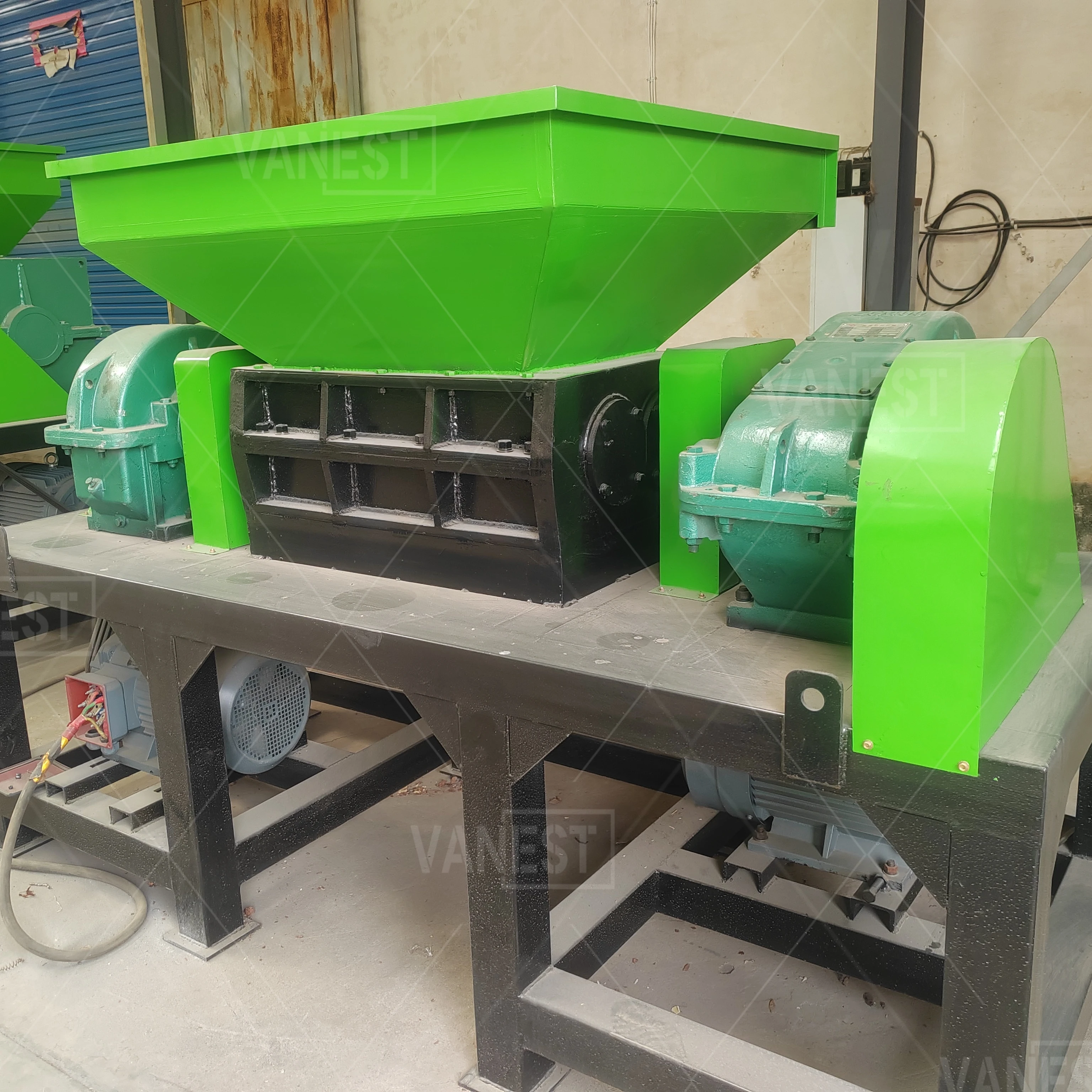 VANEST كسارة إعادة تدوير المطاط الإطارات الثقيلة الصناعية آلة تقطيع الإطارات الشعاعية كاملة لإطارات الشاحنة