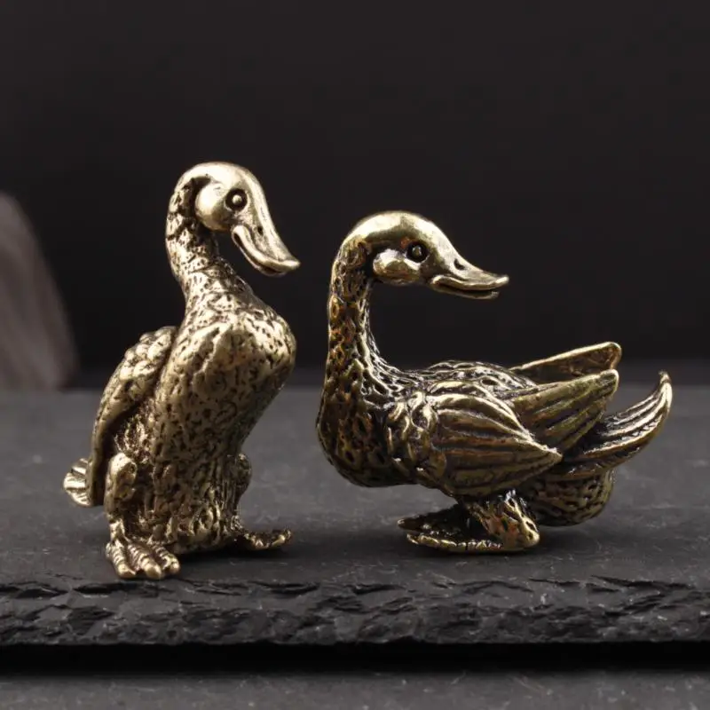 1Pc/1Pair Vintage Brass Duck Figurines Handcarved Detailed Texture Perfect For Home Desk Decor Collection Gift