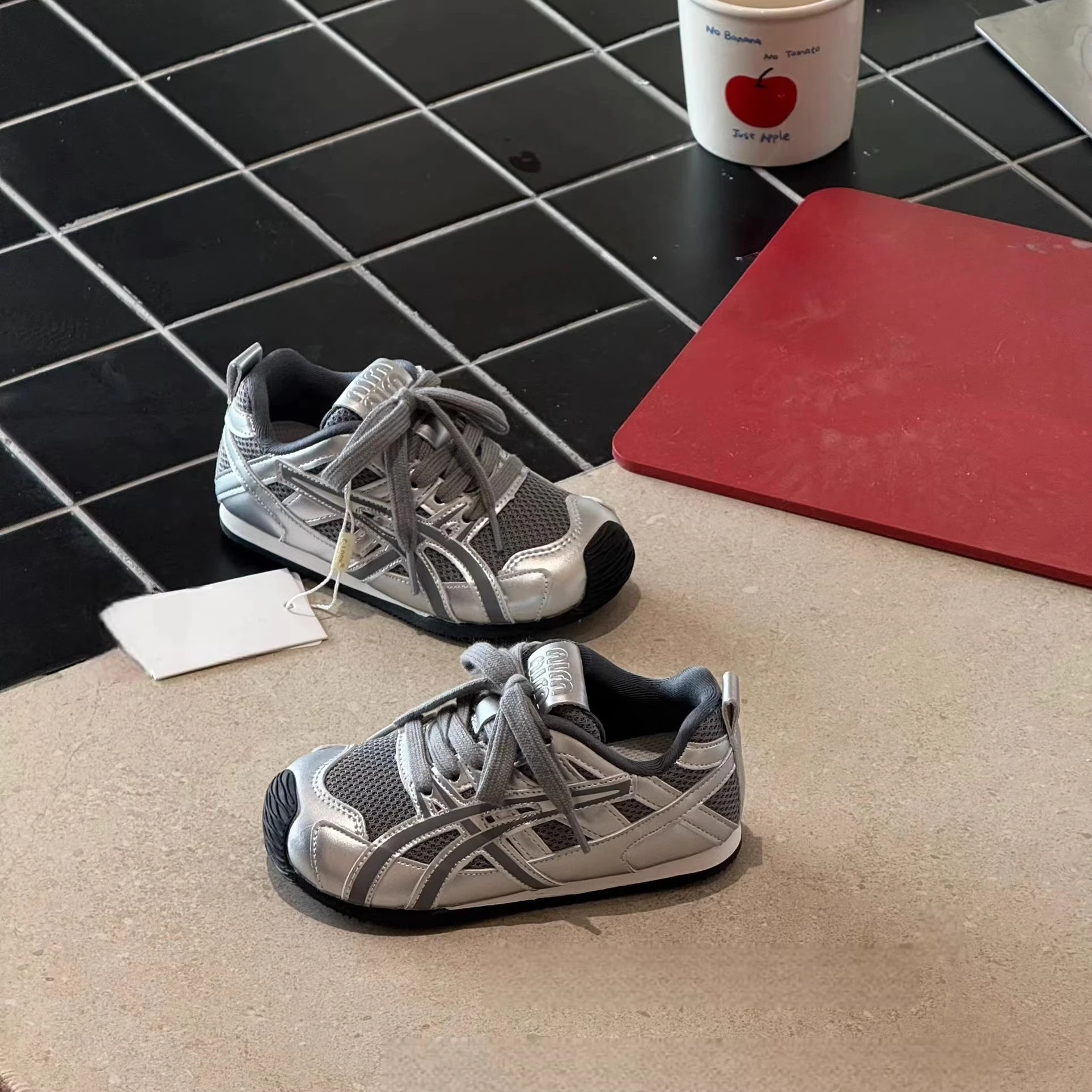 2026 Autumn New Children's Shoes Boys' Soft Sole Comfortable Sports Casual Shoes Girls' Fashion Bright Girls' Board Shoe