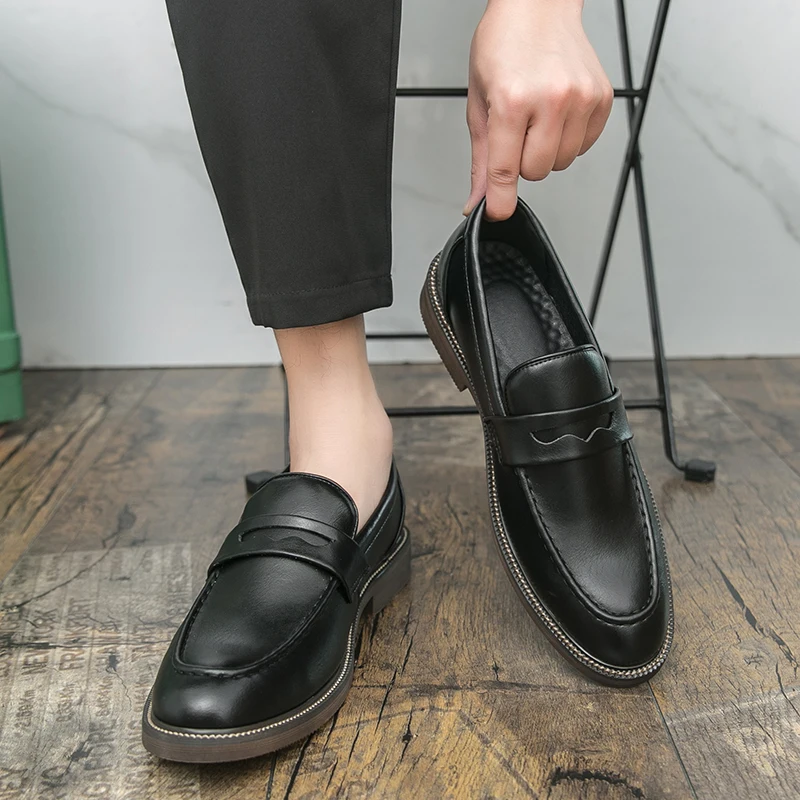 Spring New Men's Comfortable Soft Soled Casual Leather Shoes British Men's One-piece Business Banquet Formal Leather Shoes
