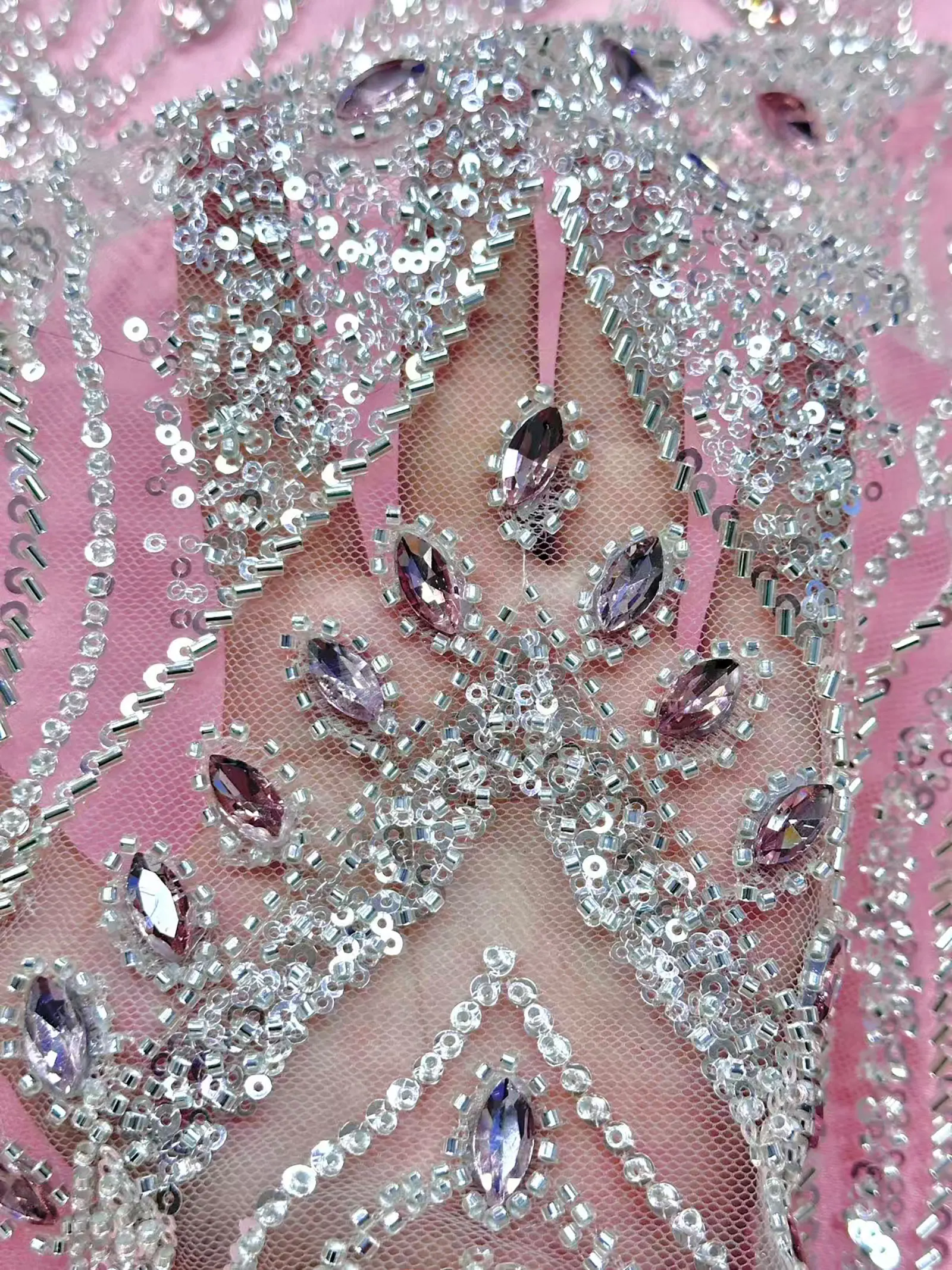 5 Yards rosa modischer nigerianischer Perlen-Stein-Tüll-Spitzenstoff, afrikanischer Pailletten-Netzstoff zum Nähen von Brautkleidern – Detail 6
