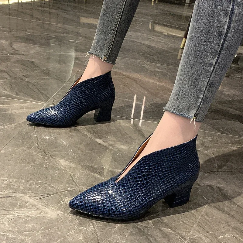 Retro Women\'s Ankle Boots 2024 New Pointy V-neck Patent-leather Women High Heels Simple Versatile Commuting Office Female Shoes