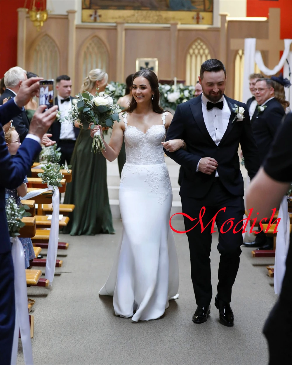 맞춤형 화이트 저지 웨딩 드레스 절묘한 Strapless 스파게티 스트랩 민소매 신부 가운 채플 트레인 백리스 드레스