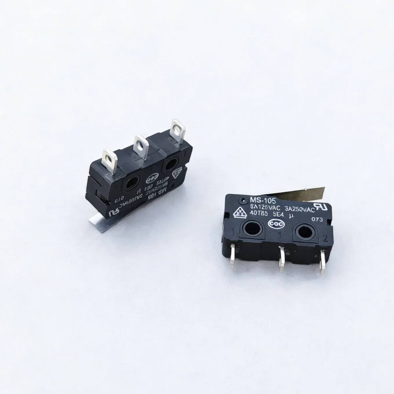 Original new 100% MS-105 micro switch 5A125VAC 3A250VAC 40T85 5E4 connection hole foot 3pin