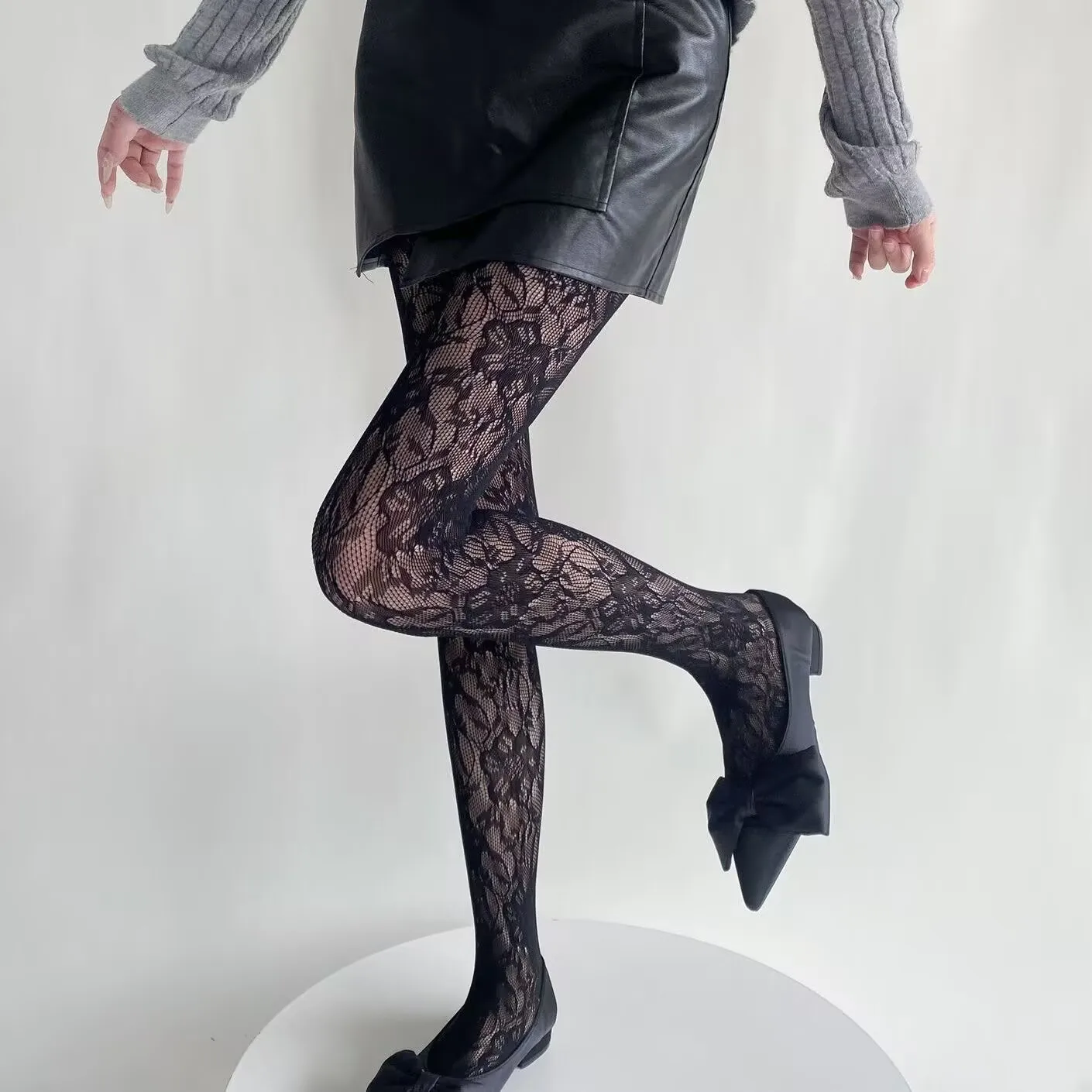 Women Sexy Tights Fashion Hollow Out Pantyhose Lace Floral Rattan Sculpted Mesh Stockings For Dress Legging Bottomed Stockings