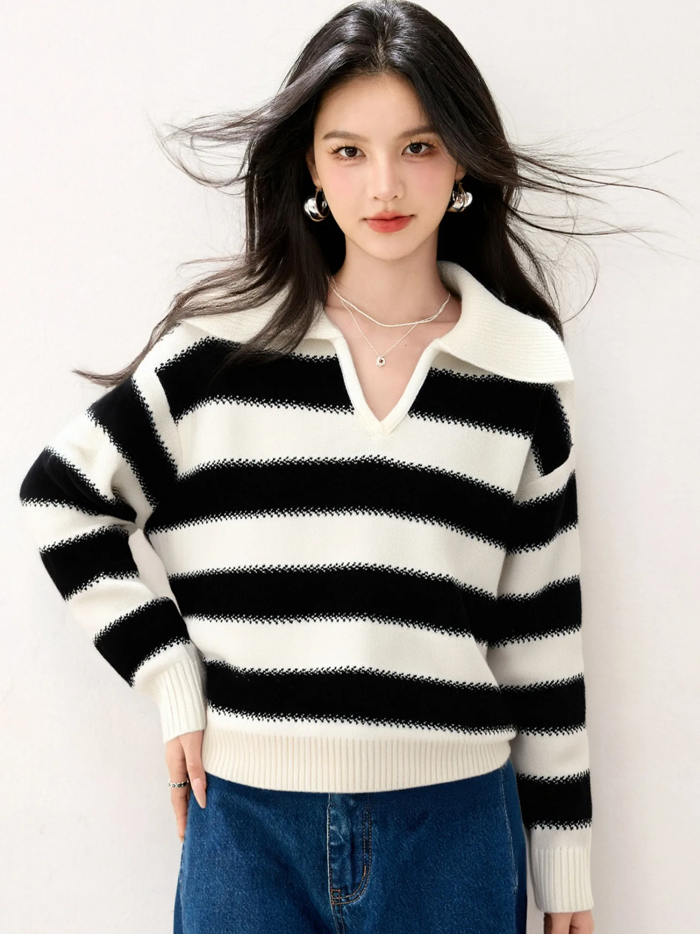 เสื้อสเวตเตอร์ไหมพรมลายทางลำลองสำหรับผู้หญิง คอวี แขนยาว ผ้าขนสัตว์ผสม ใส่สบาย ทรงหลวม รุ่นใหม่สำหรับฤดูใบไม้ร่วง คุณภาพพรีเมียม...