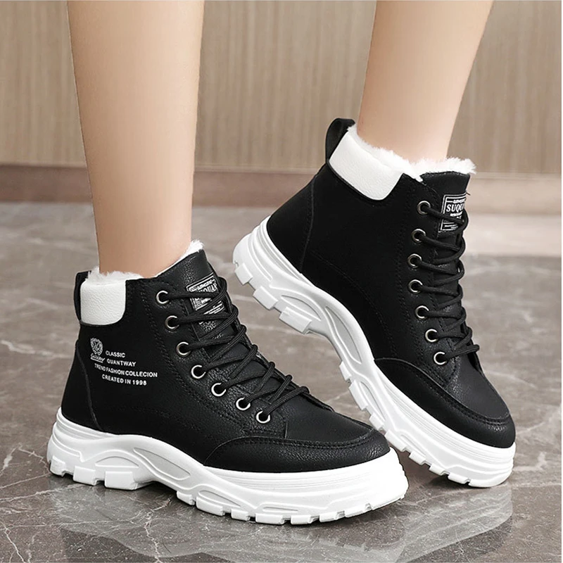 New 2024 autumn and winter high top women's shoes plus cashmere cotton shoes warm velvet thick soled elevating student shoes