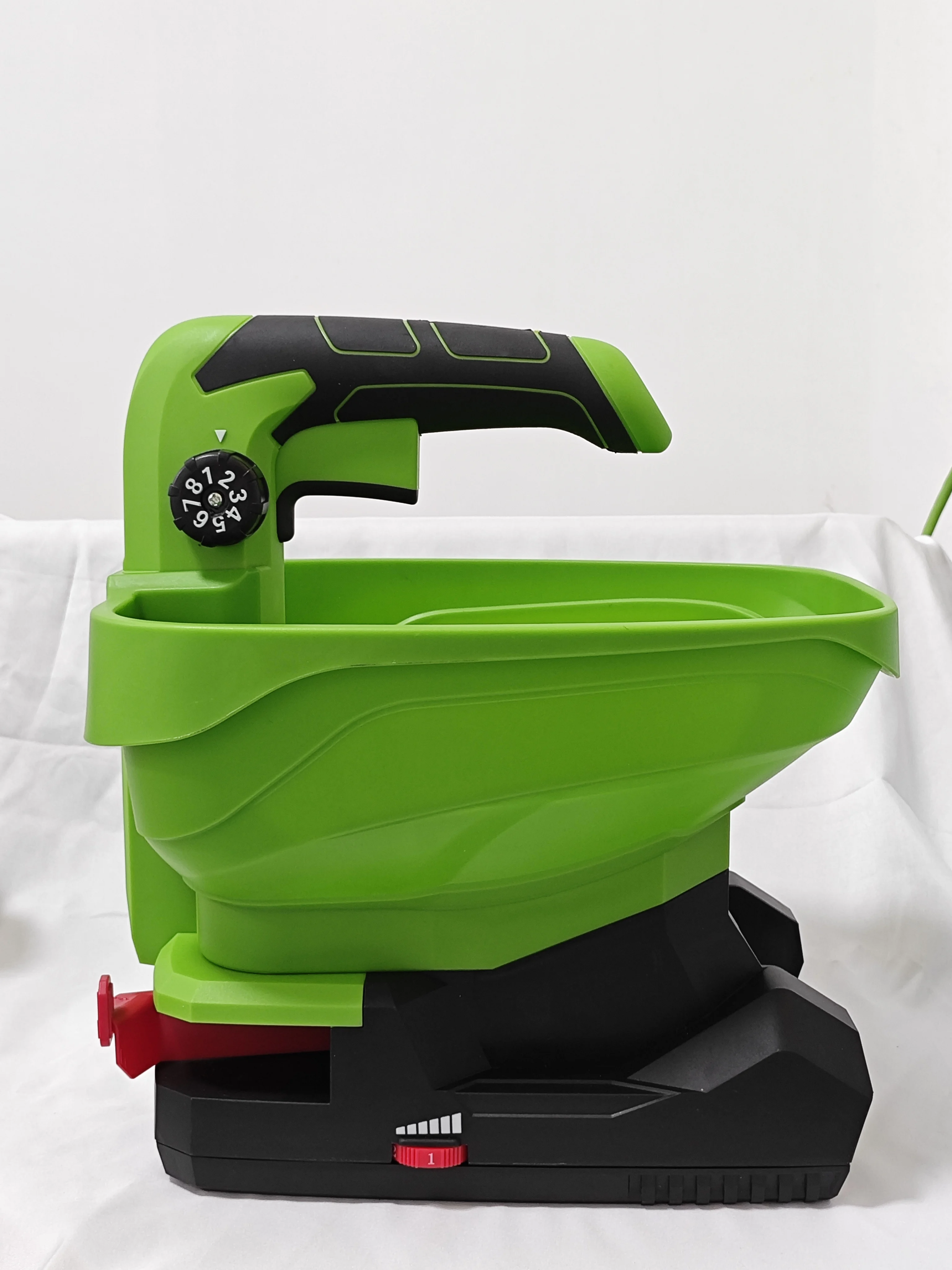 Wholesale Portable Motor, Portable Feeding Machine, Vegetable   Spreader, Seeder
