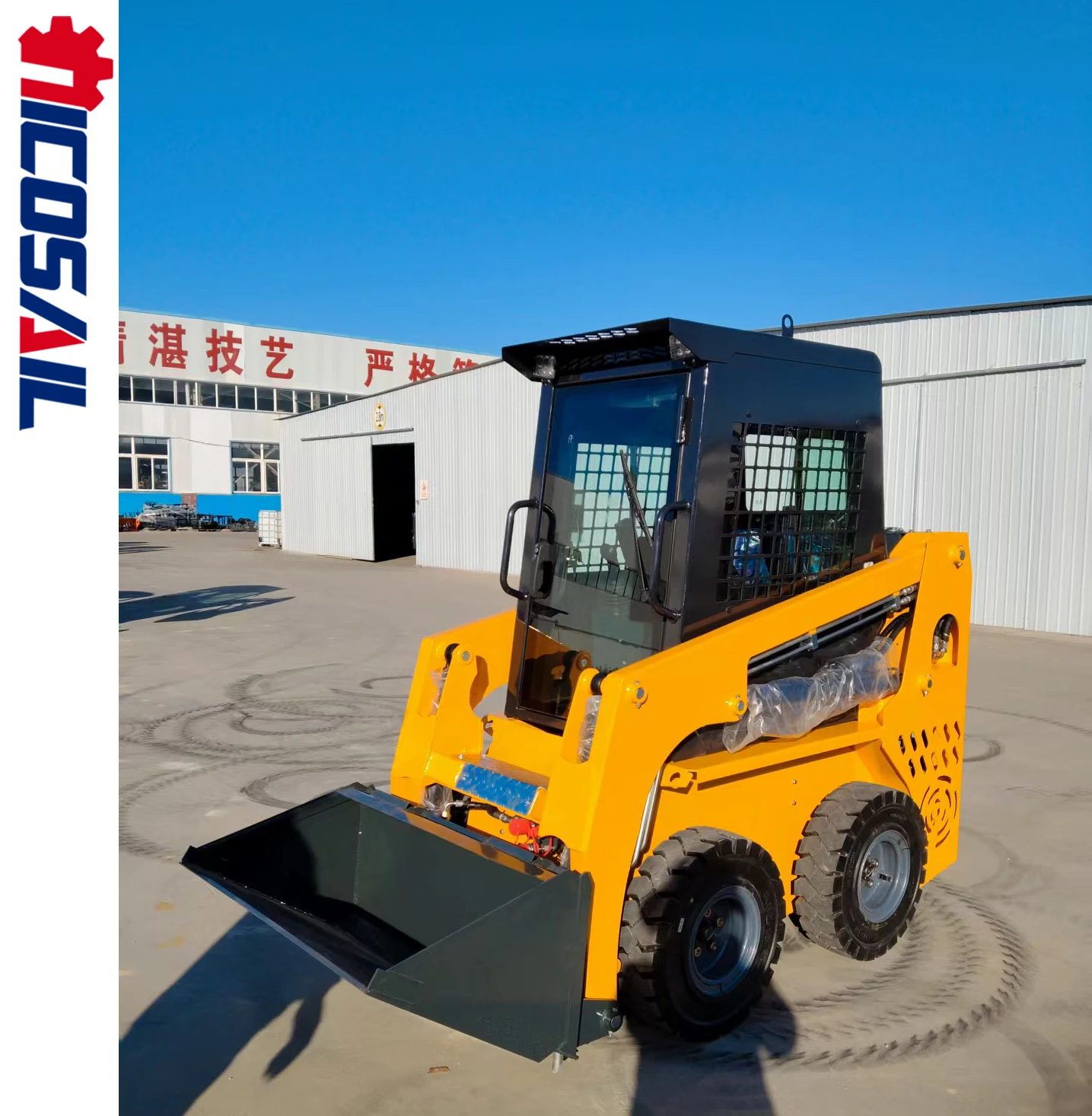 

Малогабаритный колесный мини-погрузчик китайского производства, грузоподъемность до 1300 кг.