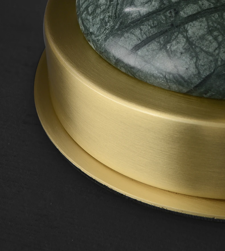 Lampe de table moderne du milieu du siècle, corps en aluminium, verre et cuivre, bureau de lecture avec design Art déco pour hôtels et études