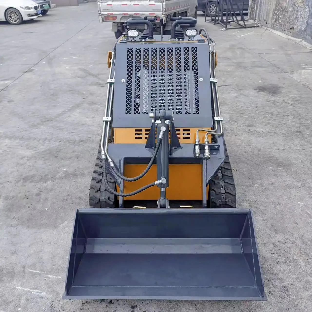 Customized fork mini skid steer loader, high cost performance, hot sale on the whole network, 430KG load capacity