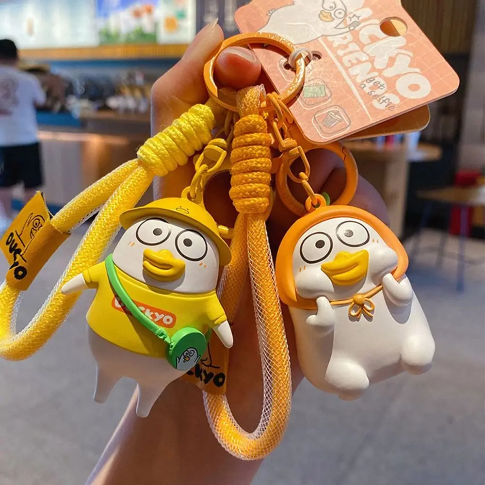 Fashions 3D Little Liu Duck Keychain Cute Wacky Schoolbag Pendant Injection Molded Cartoon Key Ring Charm Gift