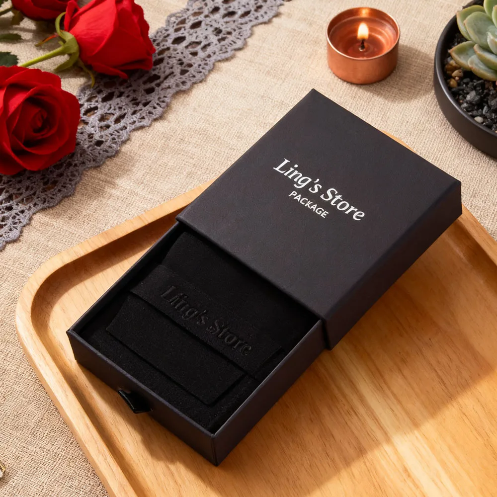 

50sets Personalized Logo 9x9x2.5cm Black Jewelry Drawer Box With 8x8cm Microfiber Strip Bag Can Debossed Name Ring Earring Pouch