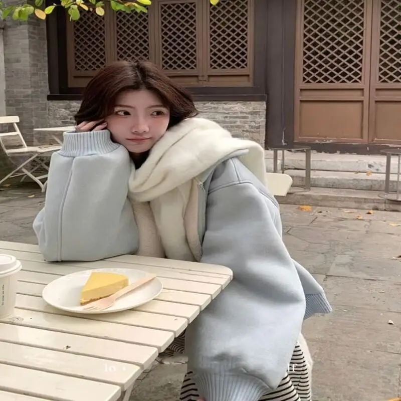 

Женская утепленная куртка осенне-зимняя, с искусственным мехом и подкладкой из овечьей шерсти, женская зимняя новинка 2025 года, светло-голубая замшевая флисовая хлопковая утепленная верхняя одежда