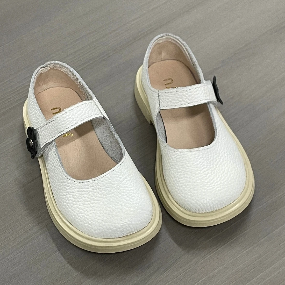 Xingliupi New Arrival White Leather Princess Shoes Fashionable Breathable Girls' Shoes for Travel Performance Plant Decoration
