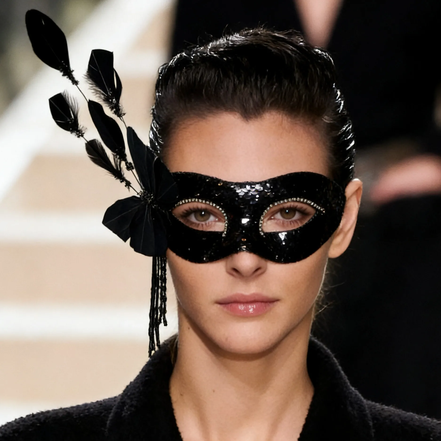 

Черная маска ручной работы с перьями и бабочками, премиум-класса, для вечеринок, шоу, Хэллоуина, венецианский стиль, полумаска на лицо