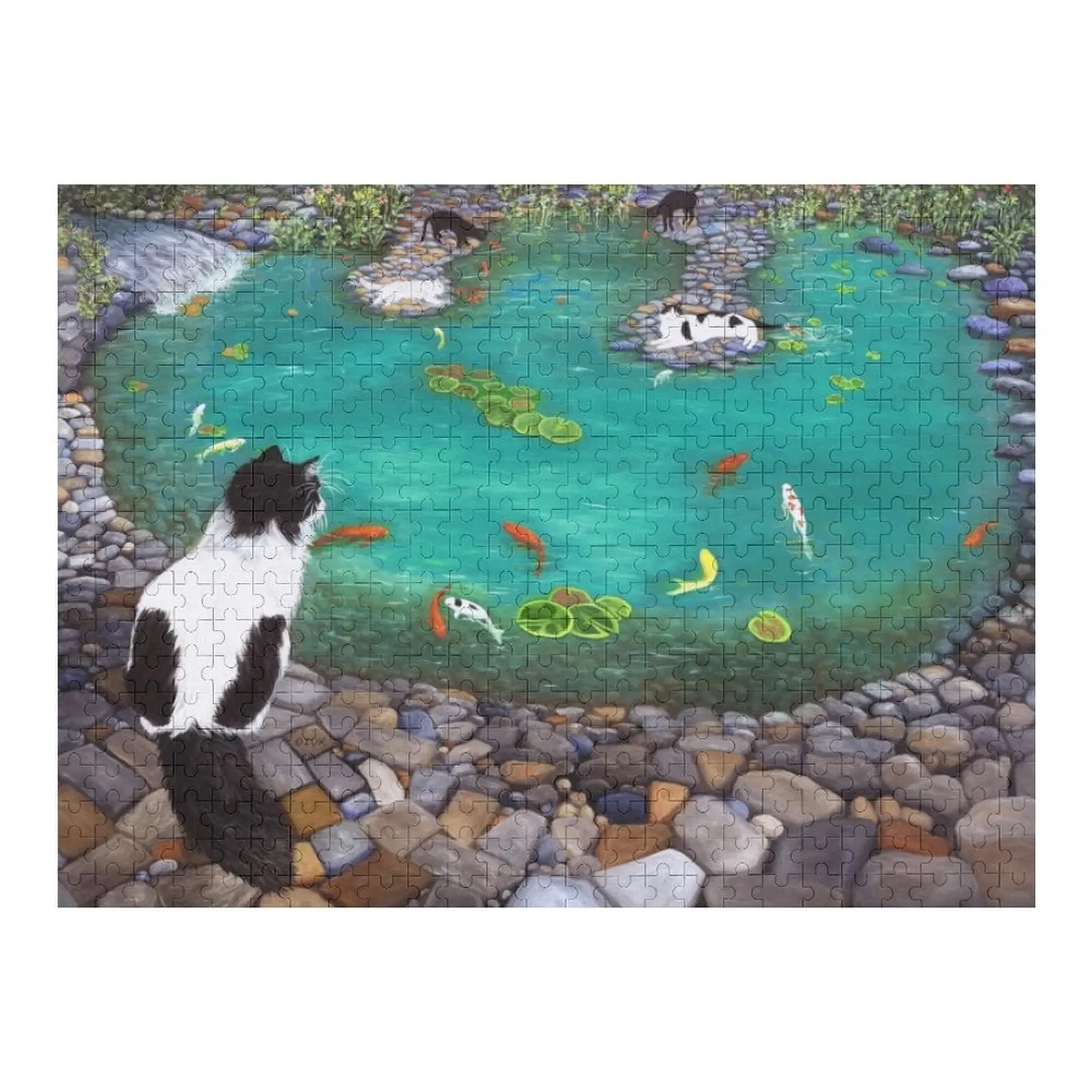 Kot smokingowy obserwujący rodzinę przy stawie z karpiami koi. Puzzle z imieniem dziecka, personalizowane, zabawka dla dziecka, puzzle z własnym imieniem.