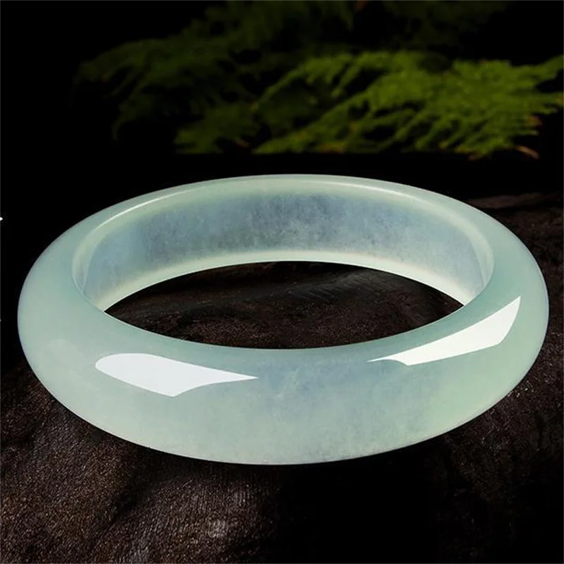 Quartz Jade Light Green Bracelet Exquisite Ladies Jade Color Light Oil Green Ice Transparent Jade Bracelet