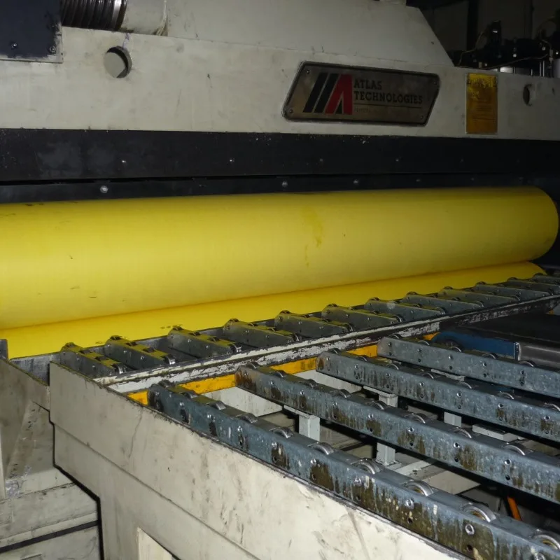 Manufacturing cleaning machine, full replacement of non-woven extrusion roller