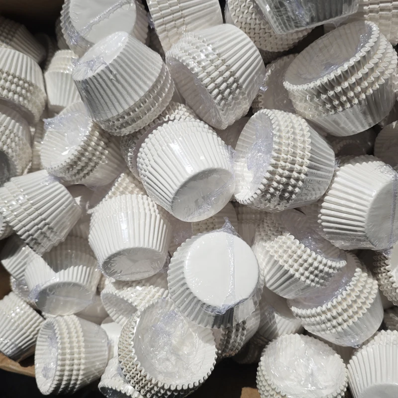 100Pcs Pure White Cake Paper Holders, Baking Supplies Cupcake Holders, Oil-Proof Baking Holders, Suitable for Christmas, Valentine's Day, Mother's Day, Birthdays and Wedding Parties