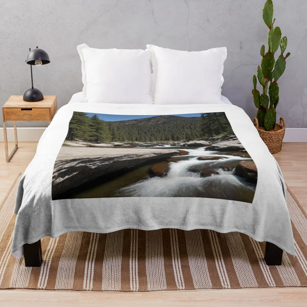 Explore Mountain Rivers in Unique Natural Landscapes Throw Blanket Flannels Blankets For Bed Blankets