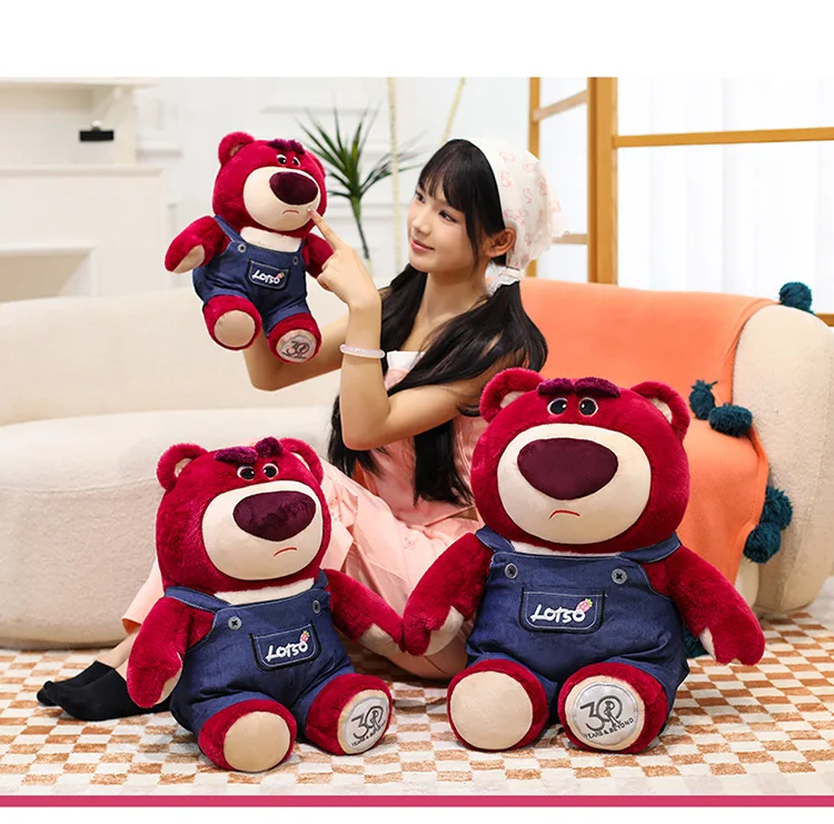 ตุ๊กตาหมีสตรอว์เบอร์รี่ใหม่ ขนาด 30/40/55 ซม. สวมชุดเอี๊ยม น่ารัก ตกแต่งโต๊ะทำงาน ของขวัญสำหรับแฟนสาว