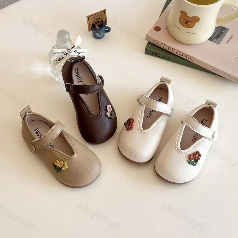

Girls' Casual Sandals 2025 Spring Soft Soled Children's Fashion Elegant Princess Shoes Embroidered Design Soft sole Single Shoes