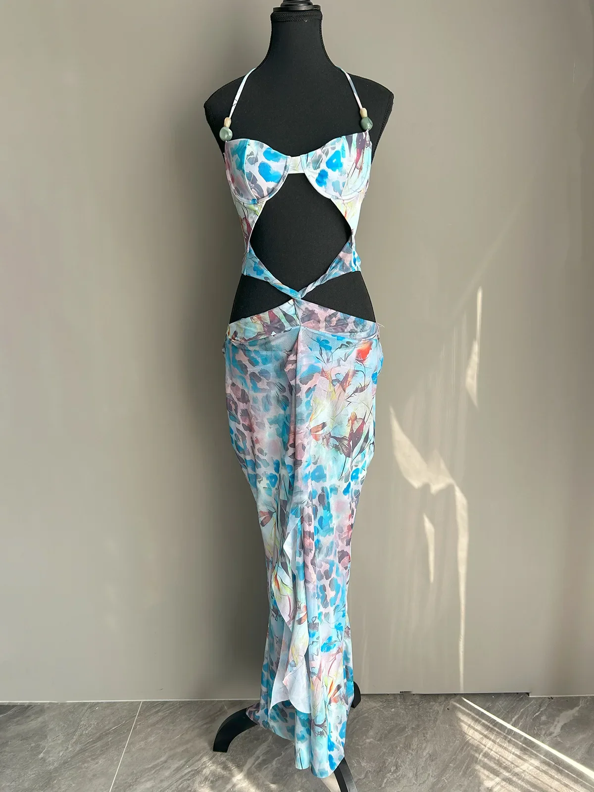 Traje de baño de una pieza con cuello Halter calado estampado y vestido largo de encaje 2025, traje de baño sin tirantes para mujer, ropa de playa elegante