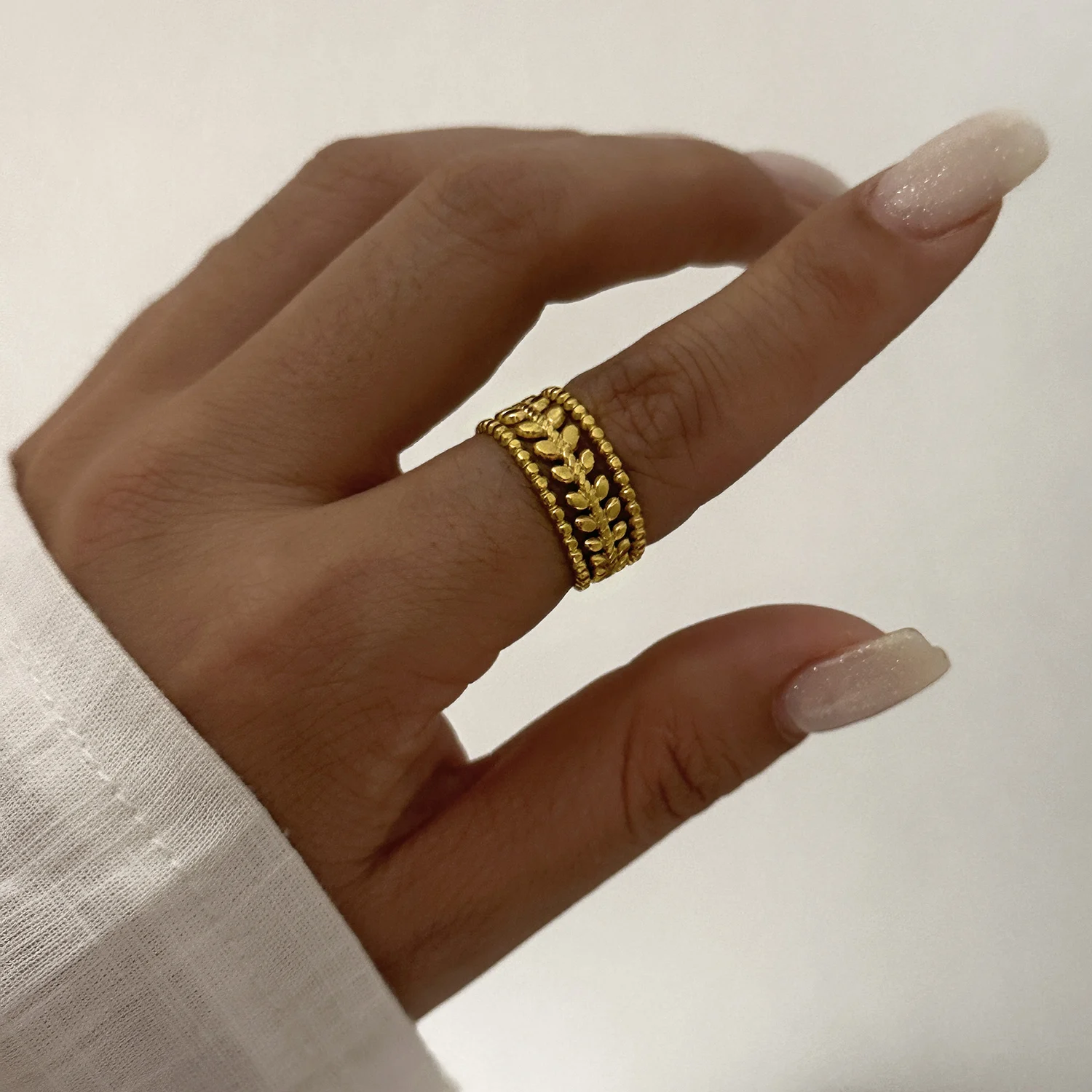 Retro Leopard Print Stainless Steel Ring Set for Women Black Enamel Gold Tone Sunburst Stackable Statement Jewelry Party Gift
