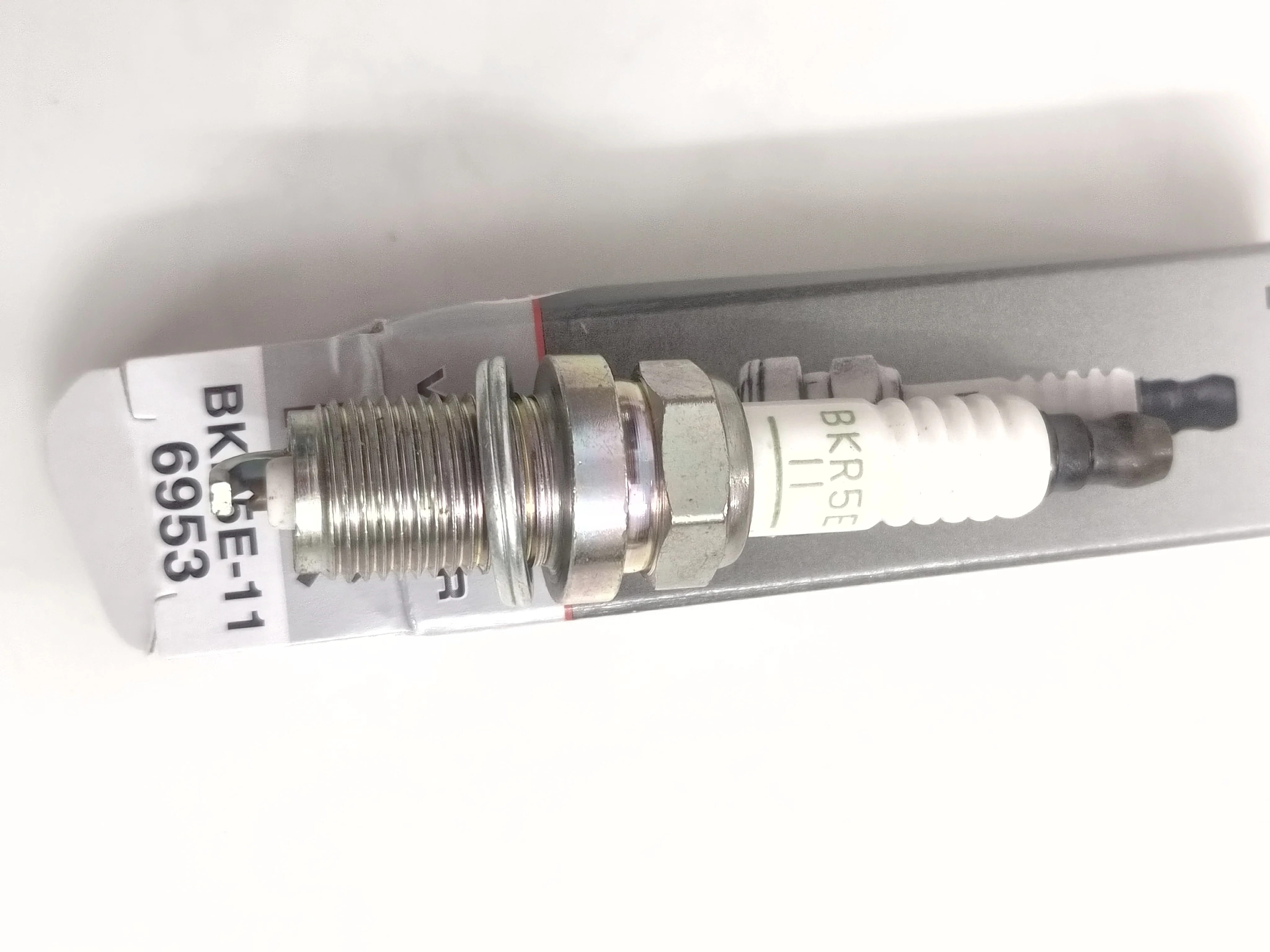4pcs Spark Plug  BKR5E-11 6953 For Toyota Hyundai Mazda Suzuki Mitsubishi Jaguar Corolla Echo Matrix Paseo