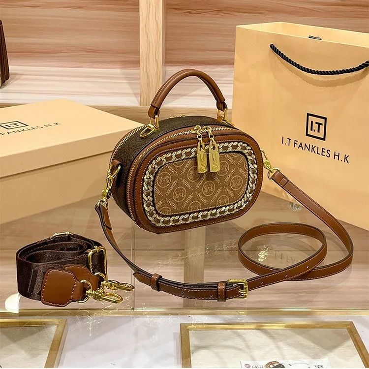 

Fashionable Tote Bags for Women Handbags with Leather Luxury Brand Collection Elegant and Chic