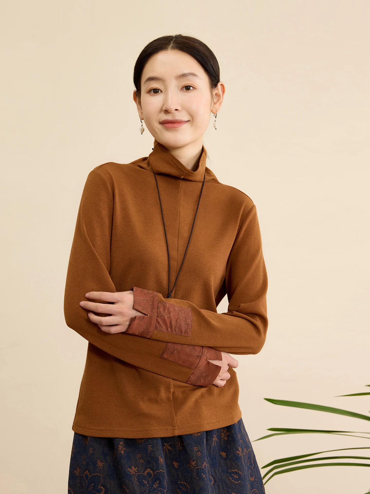 

Оригинальный женский топ Fuxi: осенне-зимняя вязаная футболка с высоким воротом из премиального смесового хлопка, лиоцелла и модала – мягкая и комфортная.